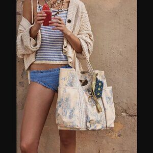 NWT FP Collection Printed Caravan Tote Color Toile